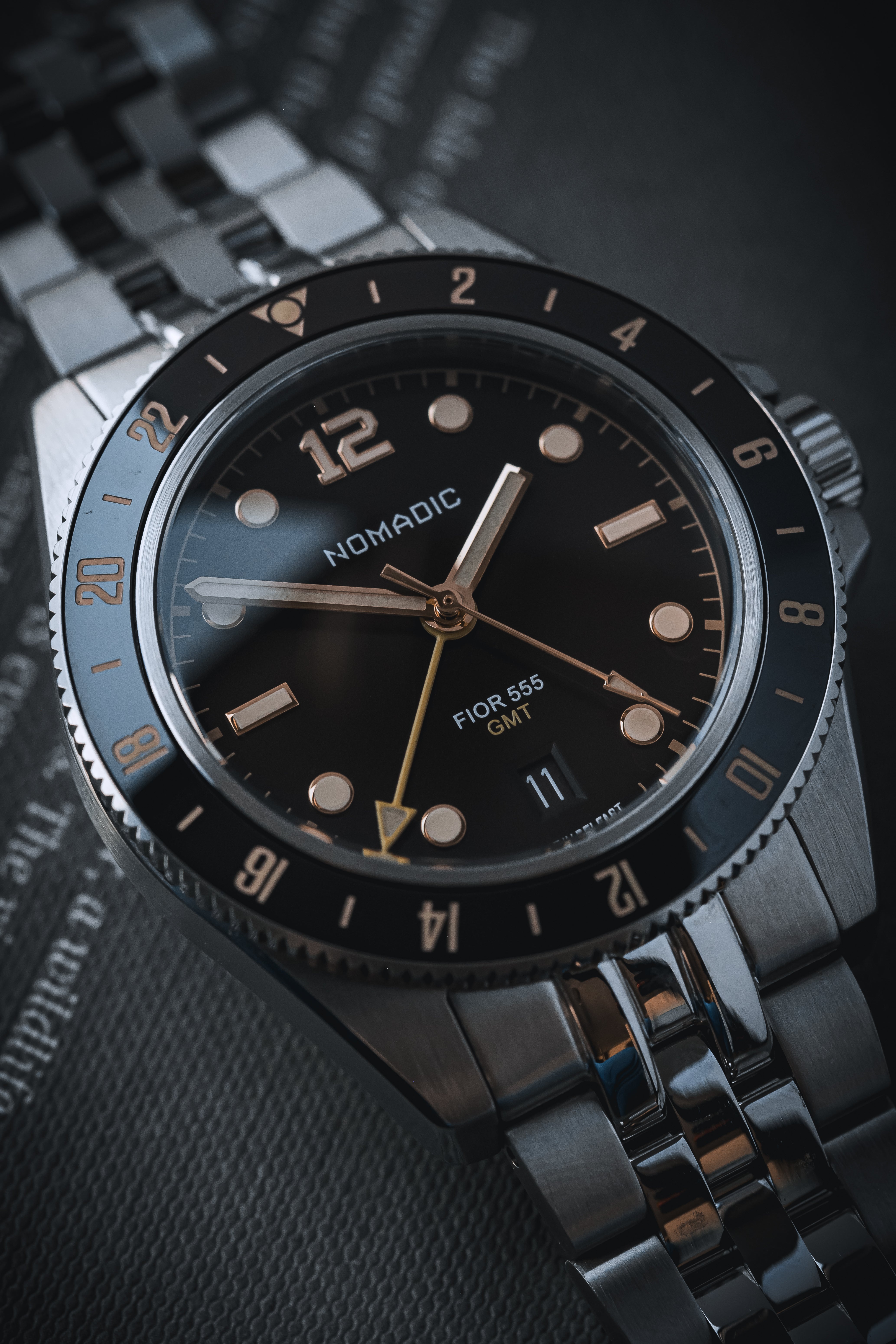 Fíor 555 - GMT Watch (41mm) - Crimson Dawn (1st Edtn)