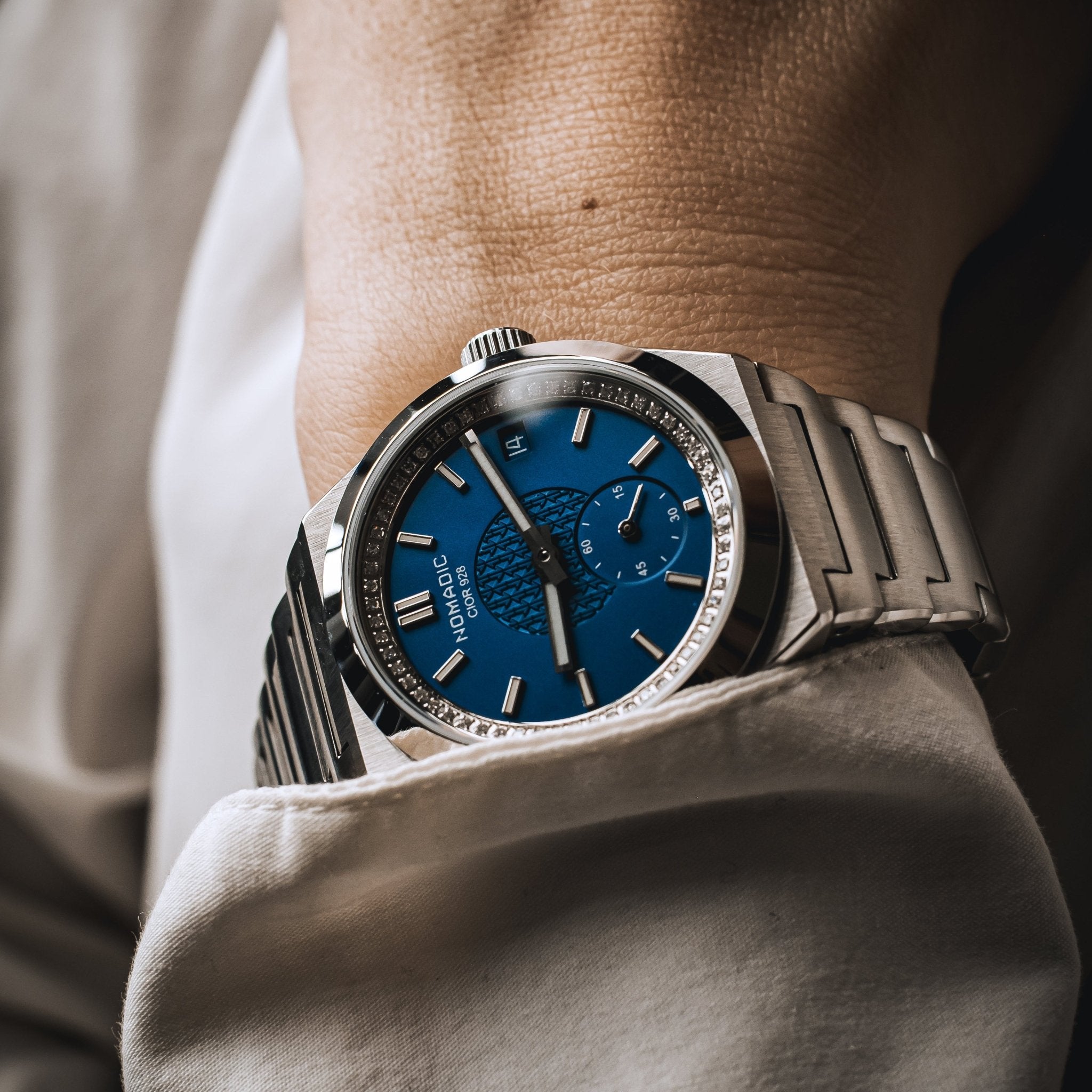 Cíor 928 - Ocean Blue with diamonds - Luxury Sports Watch (36mm)