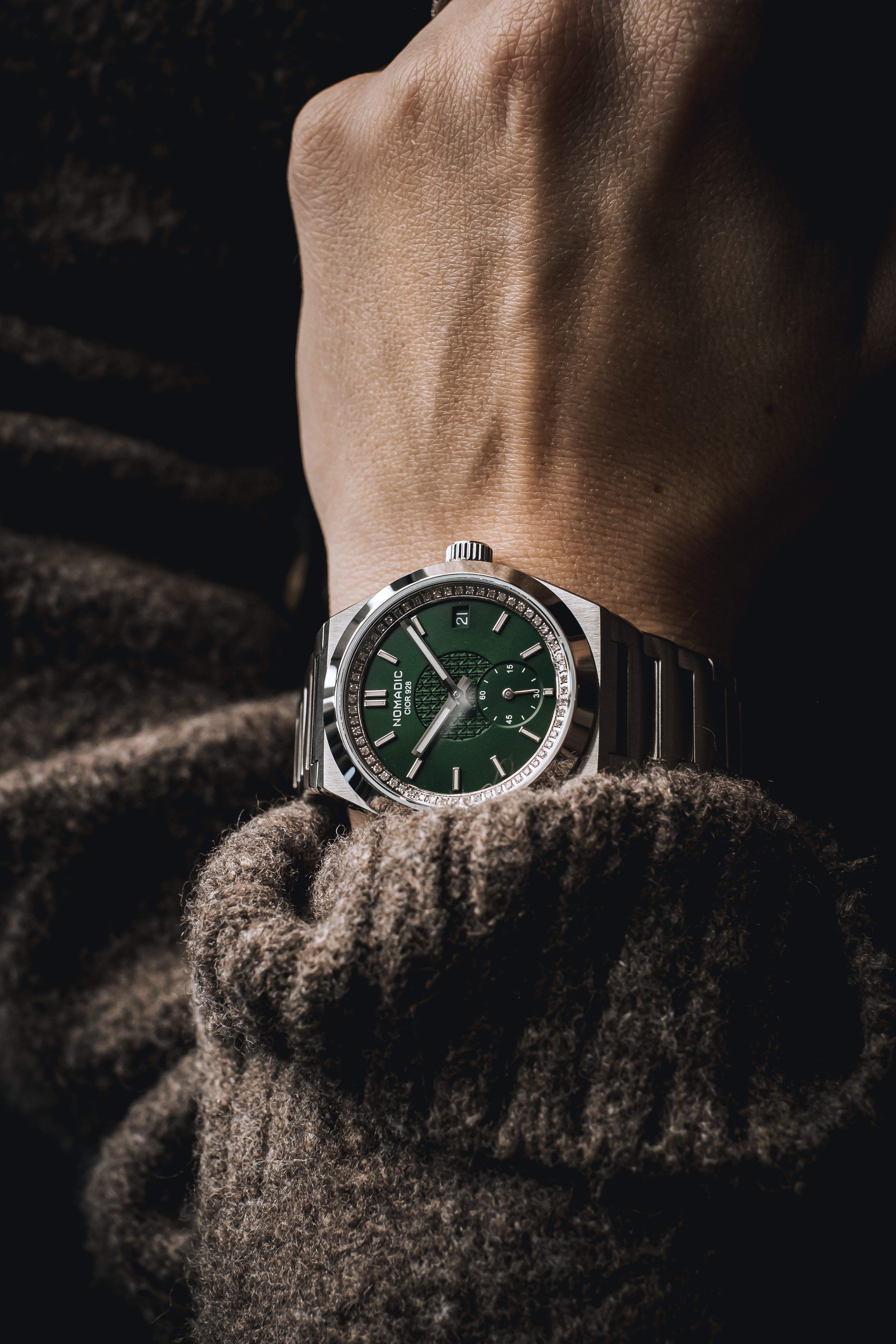 Cíor 928 - Emerald Abyss with Diamonds - Luxury Sports Watch (36mm)