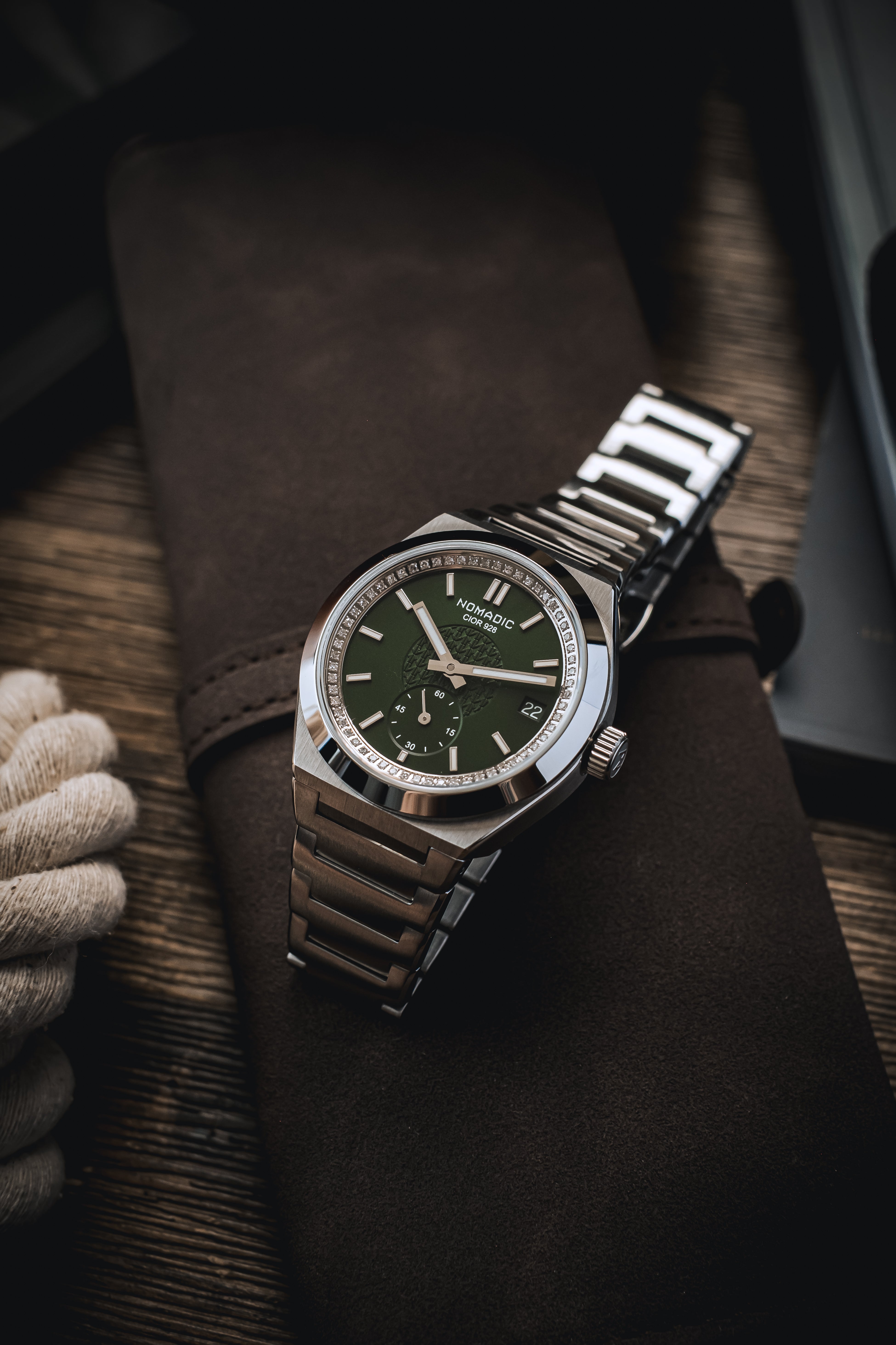 Cíor 928 - Emerald Abyss with Diamonds - Luxury Sports Watch (36mm)