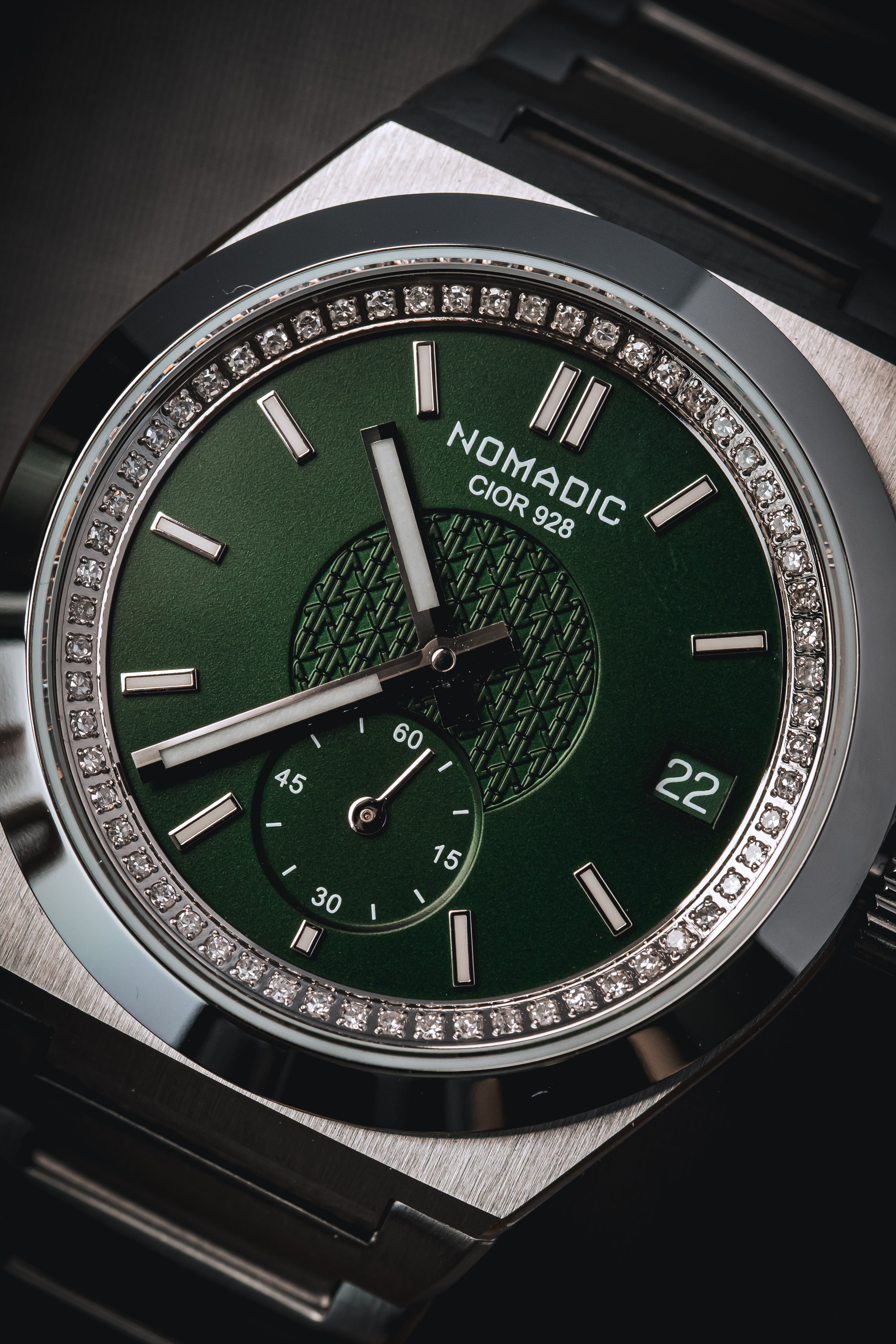 Cíor 928 - Emerald Abyss with Diamonds - Luxury Sports Watch (36mm)