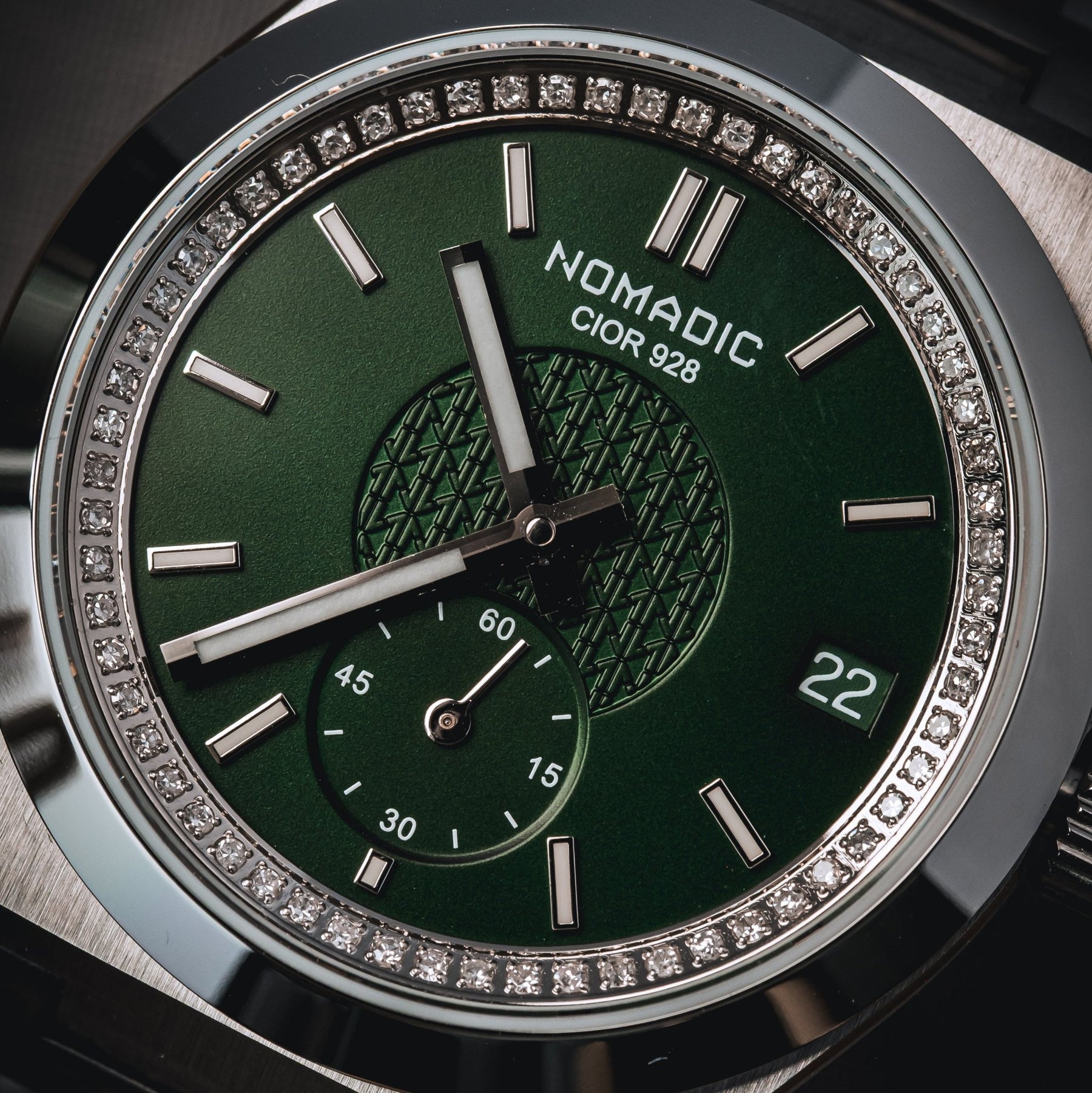 Cíor 928 - Emerald Abyss with Diamonds - Luxury Sports Watch (36mm)
