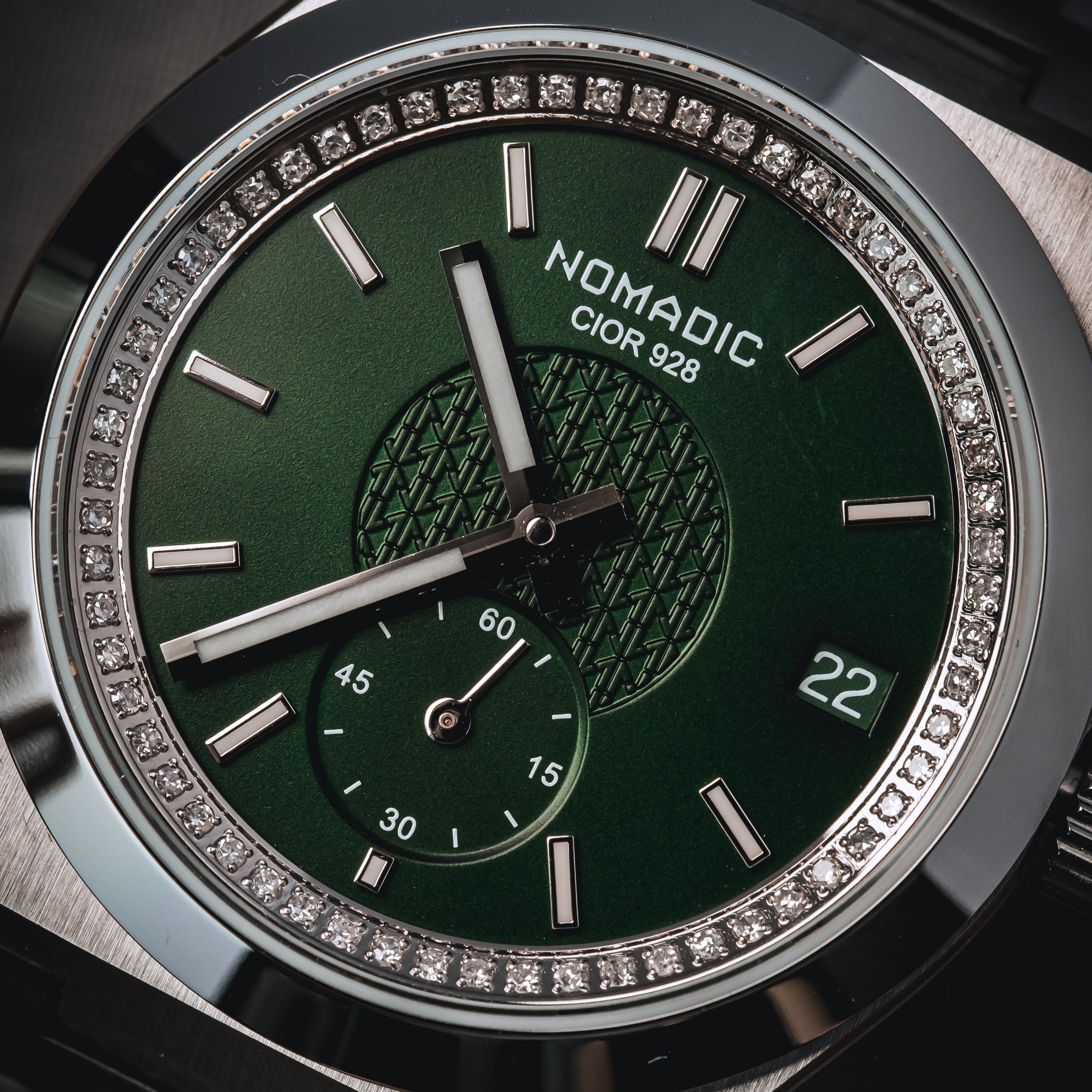 Cíor 928 - Emerald Abyss with Diamonds - Luxury Sports Watch (36mm)