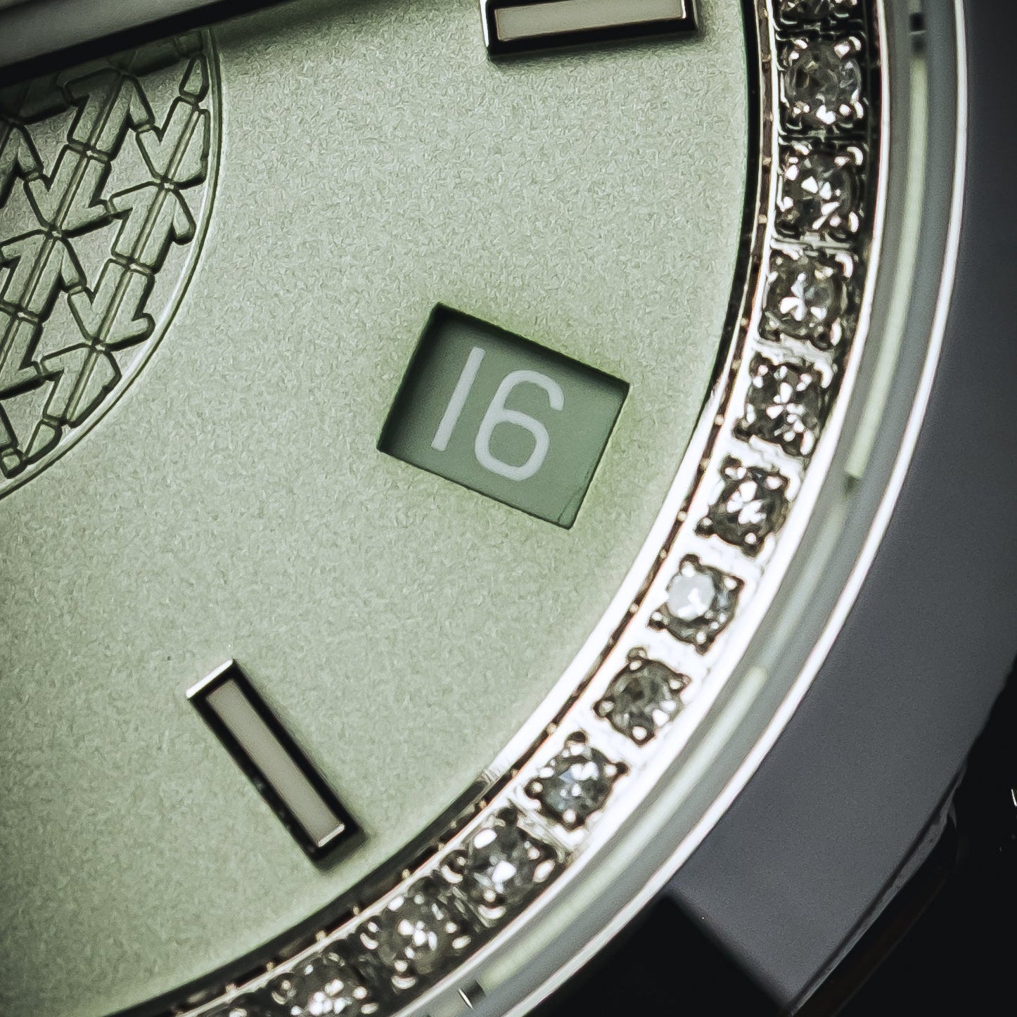 Cíor 928 - Mint Green with diamonds - Luxury Sports Watch (36mm)
