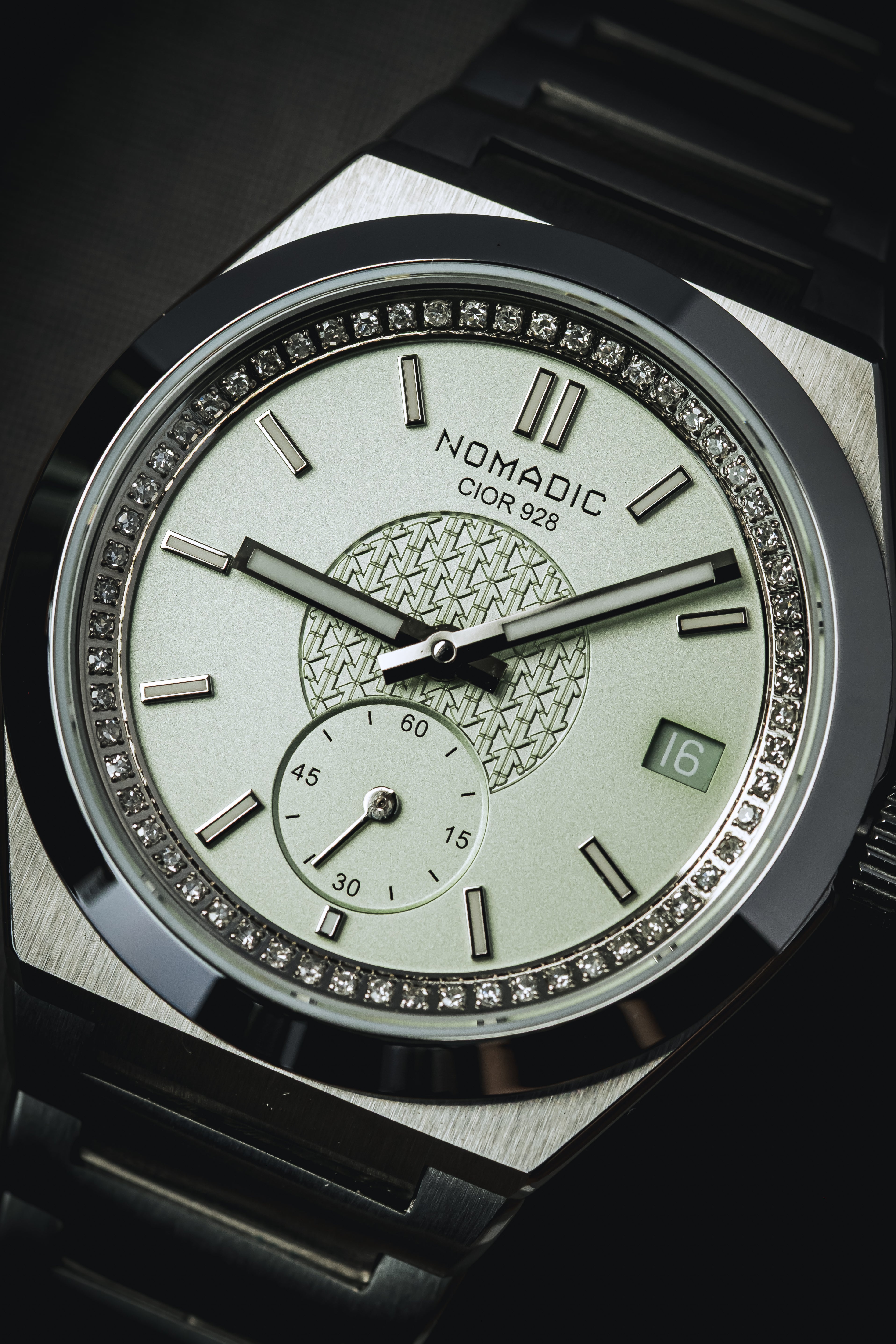 Cíor 928 - Mint Green with diamonds - Luxury Sports Watch (36mm)