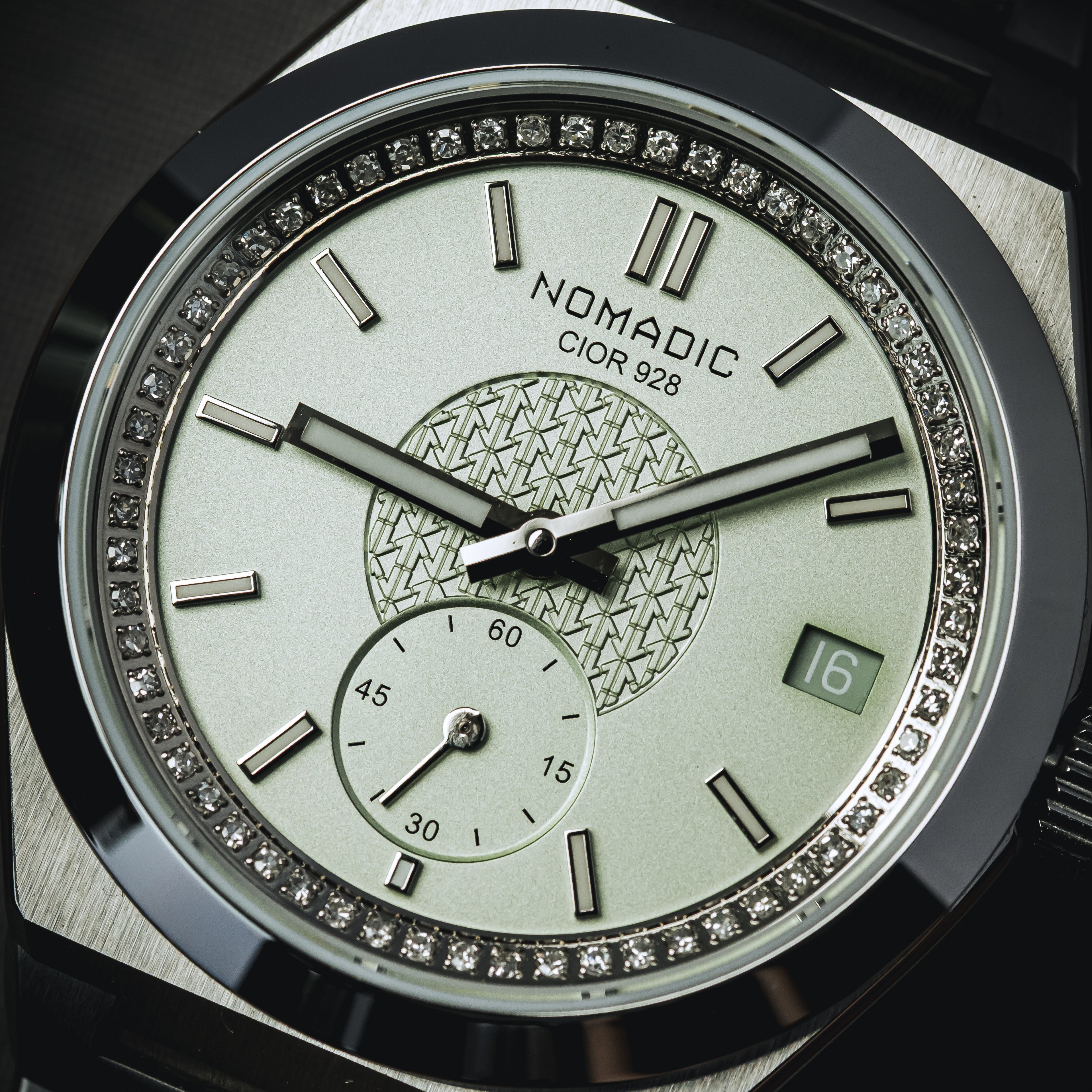 Cíor 928 - Mint Green with diamonds - Luxury Sports Watch (36mm)