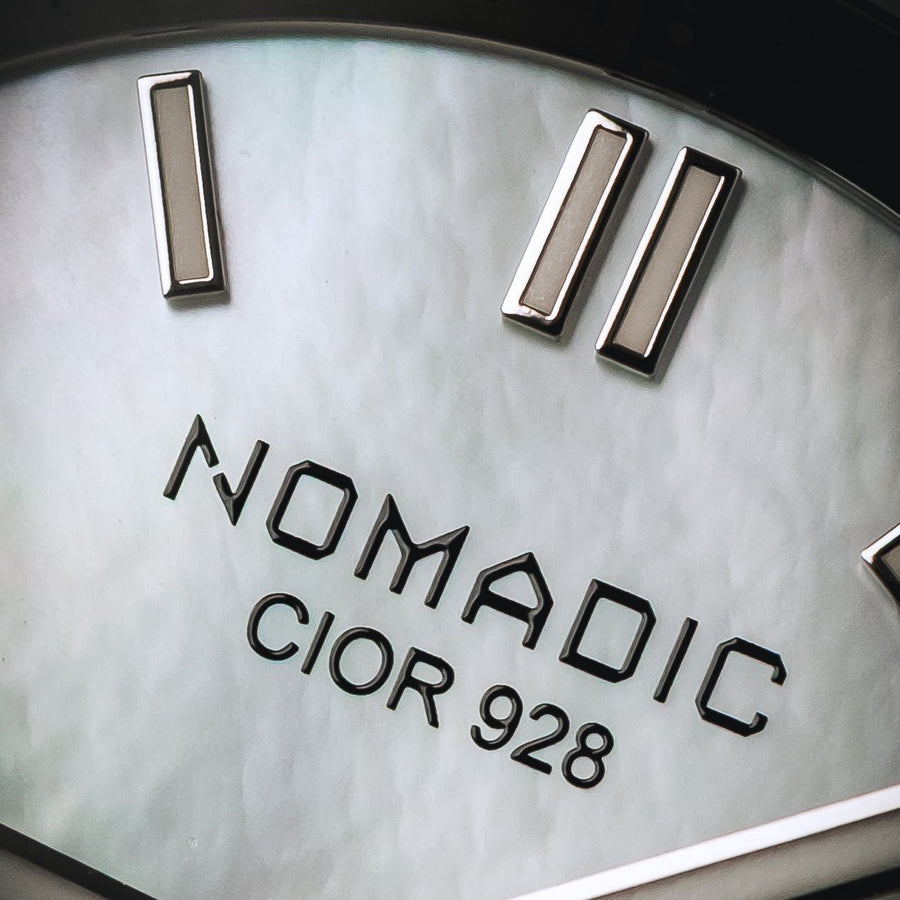 Cíor 928 - Mother of Pearl - Luxury Sports Watch (36mm)