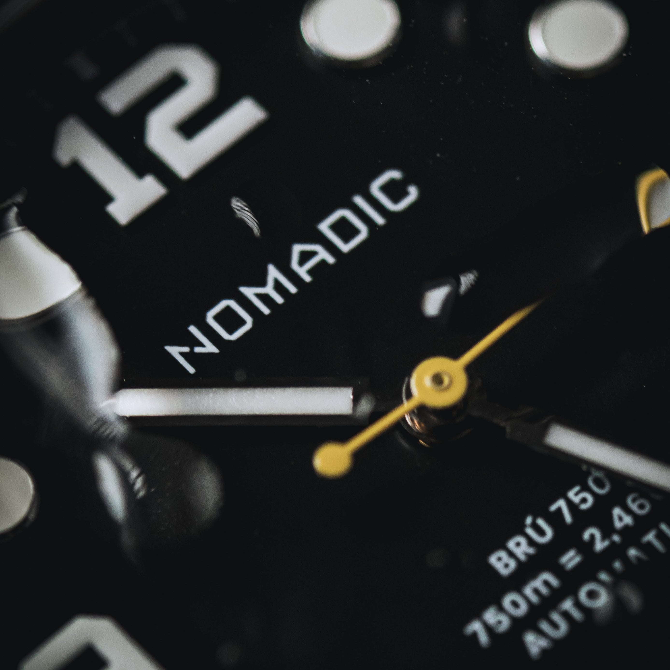 Brú 750 - 42mm Ti5 Deep Dive - Pitch Black