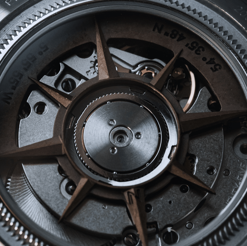 Fíor 555 - GMT Watch (41mm) - Navigator White
