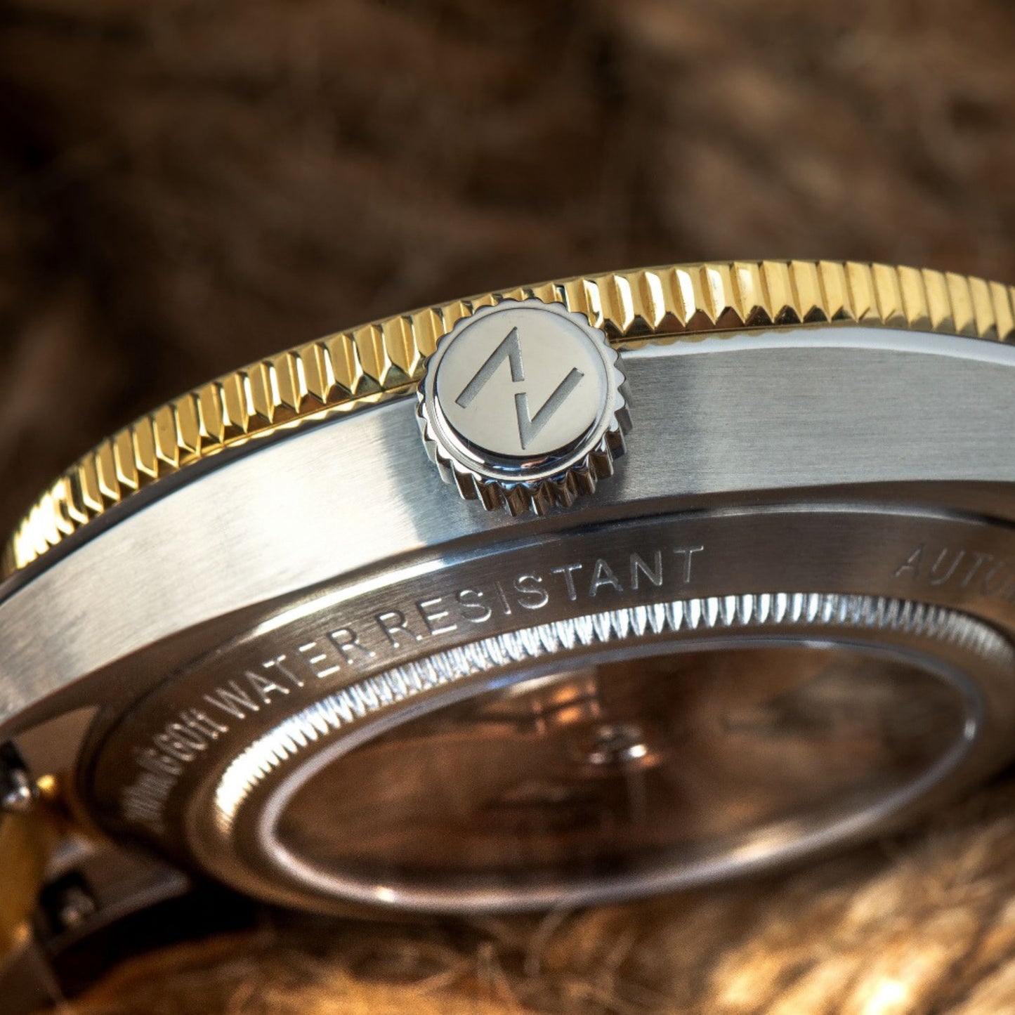Classic Black and Gold - Maraí 401 Prestige - 18K Gold Dive Watch