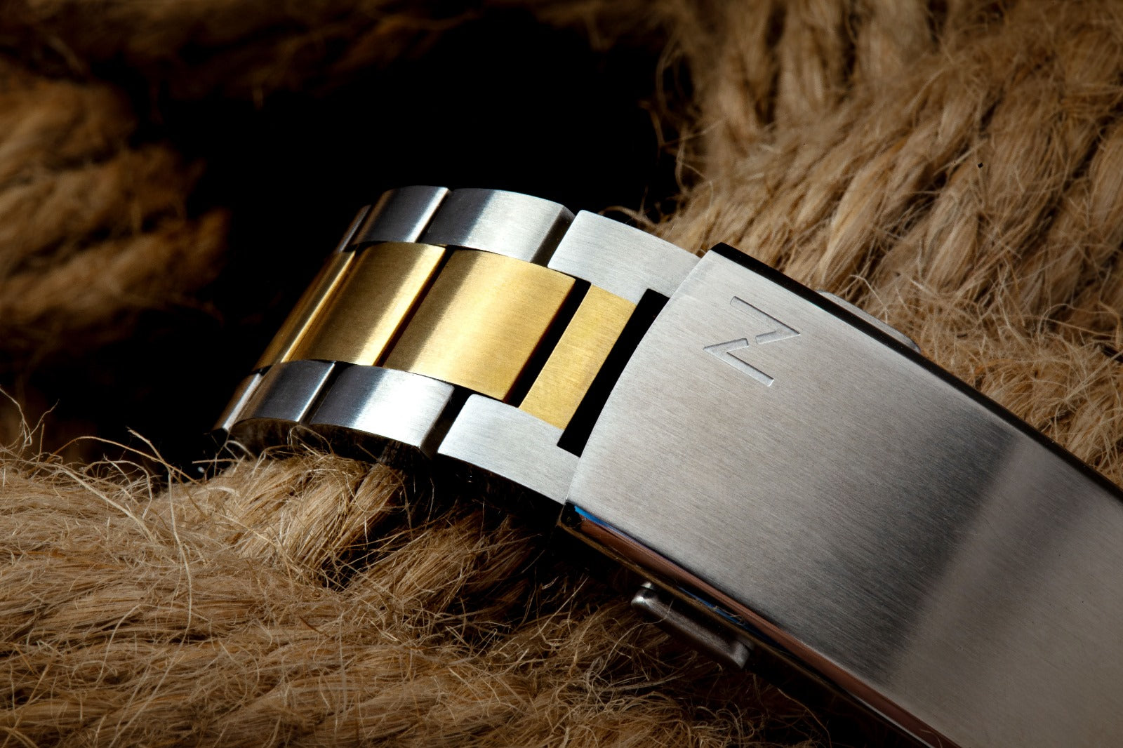 Pitch Black - Maraí 401 Prestige - 18K Gold Dive Watch