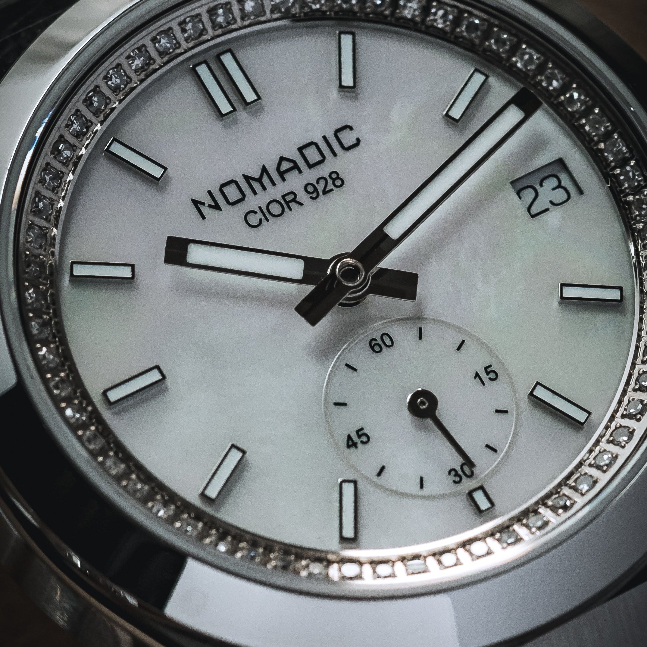 Cíor 928 - Luxury Sports Watch (36mm) - Emerald Abyss – Nomadic