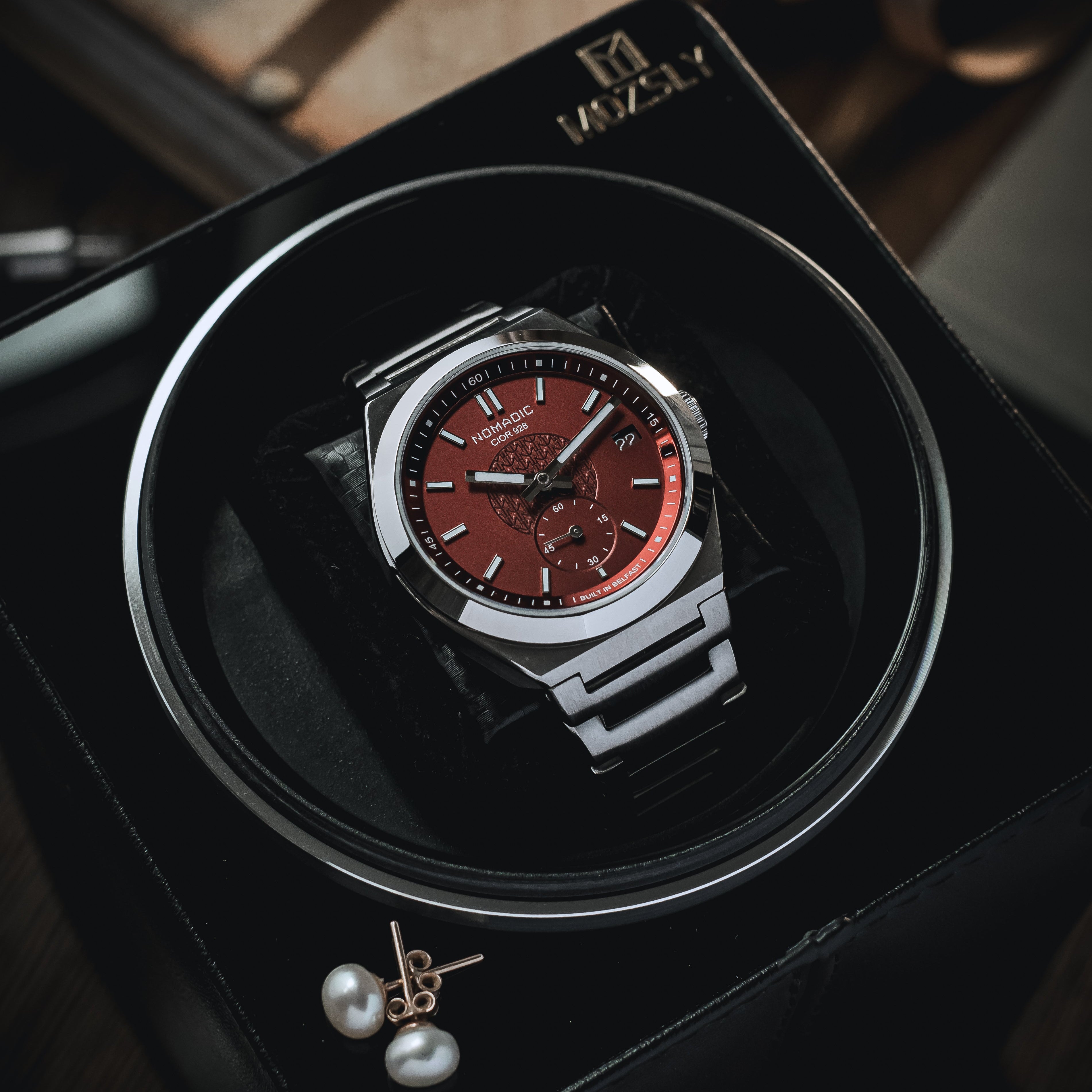 Cíor 928 - Crimson Dawn - Luxury Sports Watch (36mm)