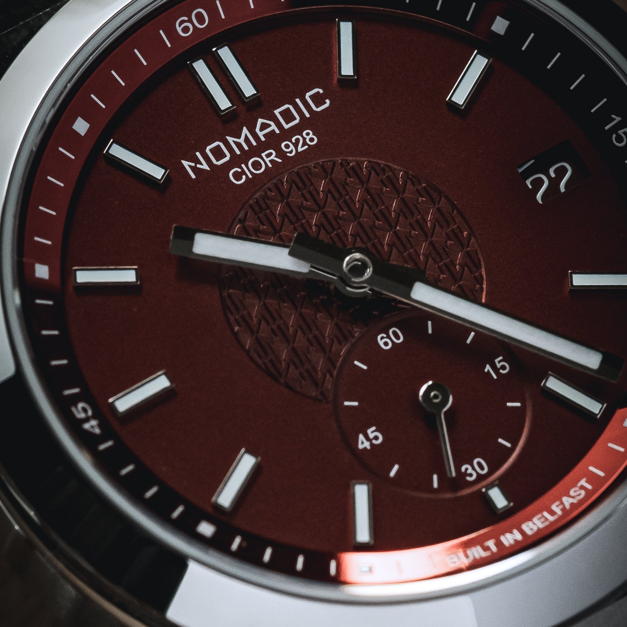 Cíor 928 - Crimson Dawn - Luxury Sports Watch (36mm)