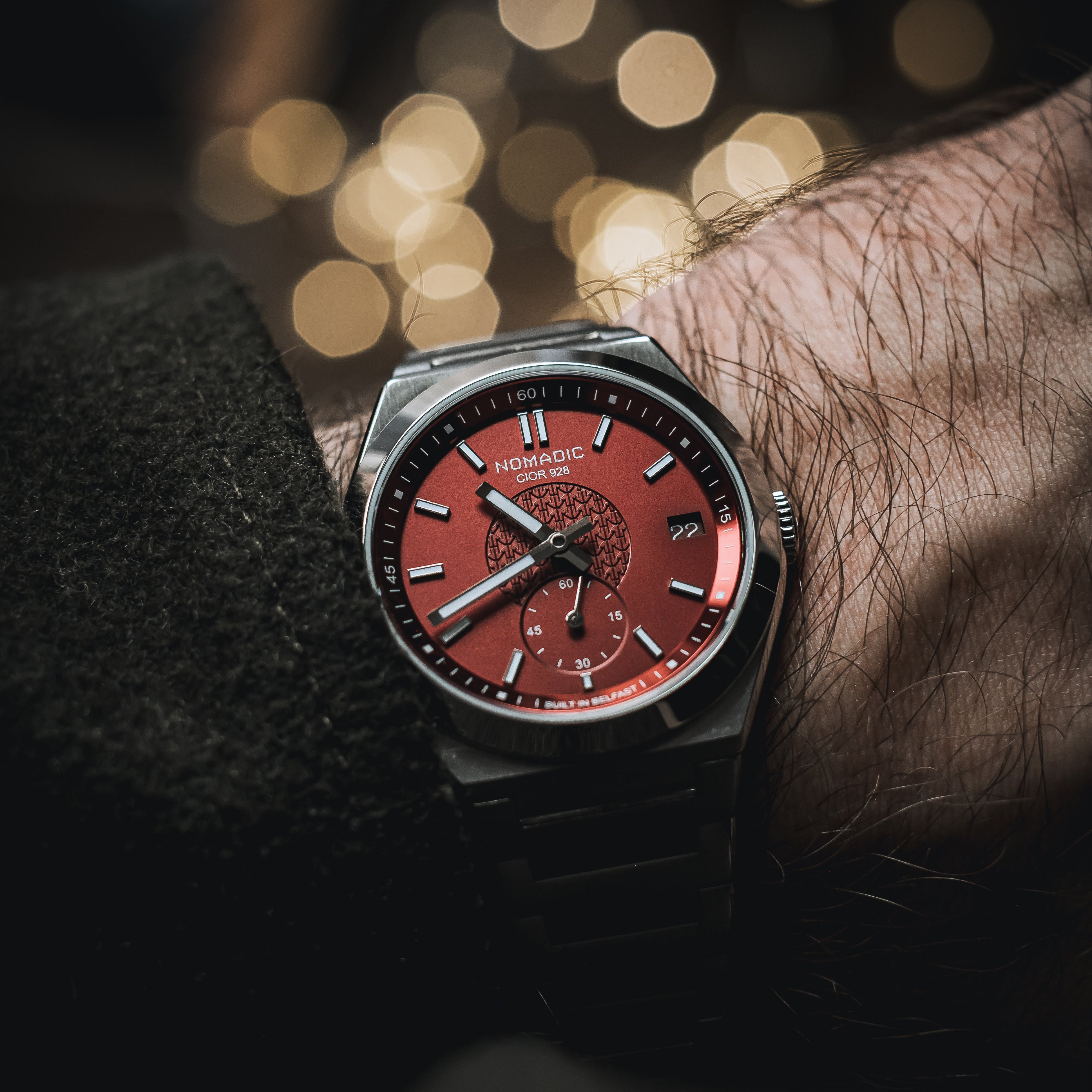 Cíor 928 - Crimson Dawn - Luxury Sports Watch (36mm)