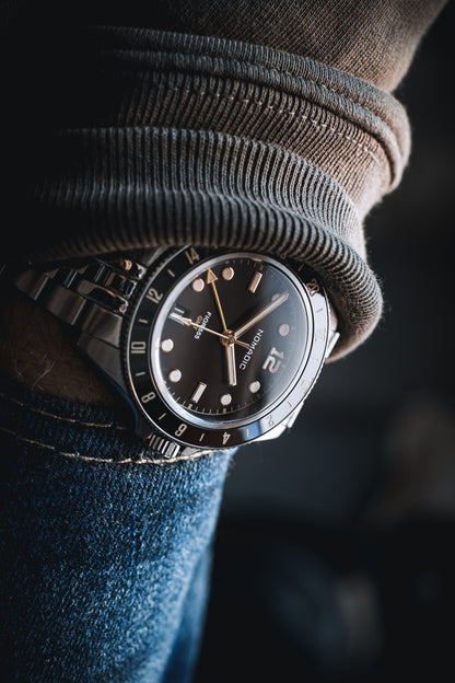 Fíor 555 - GMT Watch (41mm) - Crimson Dawn (1st Edtn)