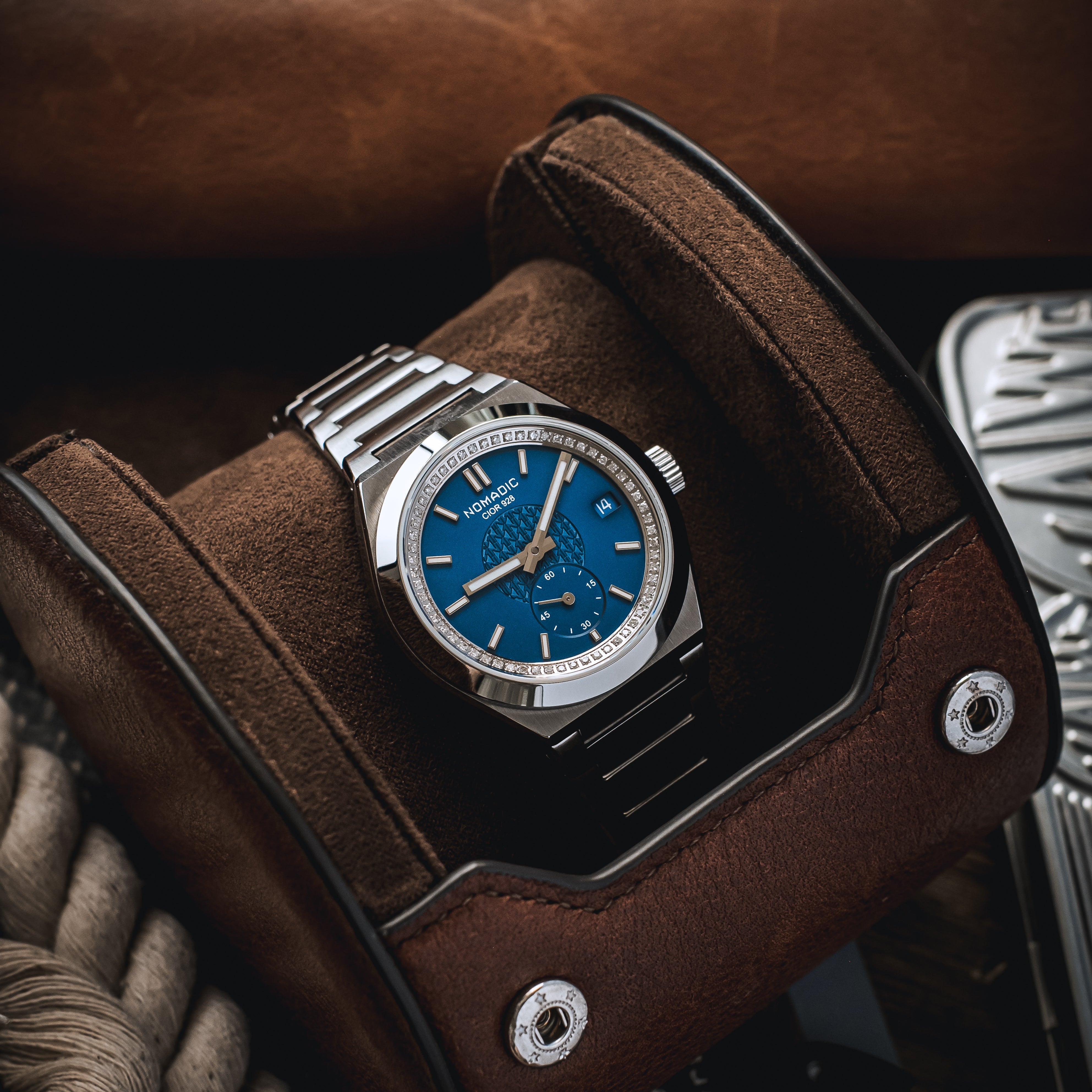 Cíor 928 - Ocean Blue with diamonds - Luxury Sports Watch (36mm)