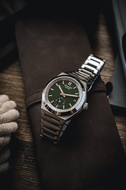 Cíor 928 - Emerald Abyss with Diamonds - Luxury Sports Watch (36mm)