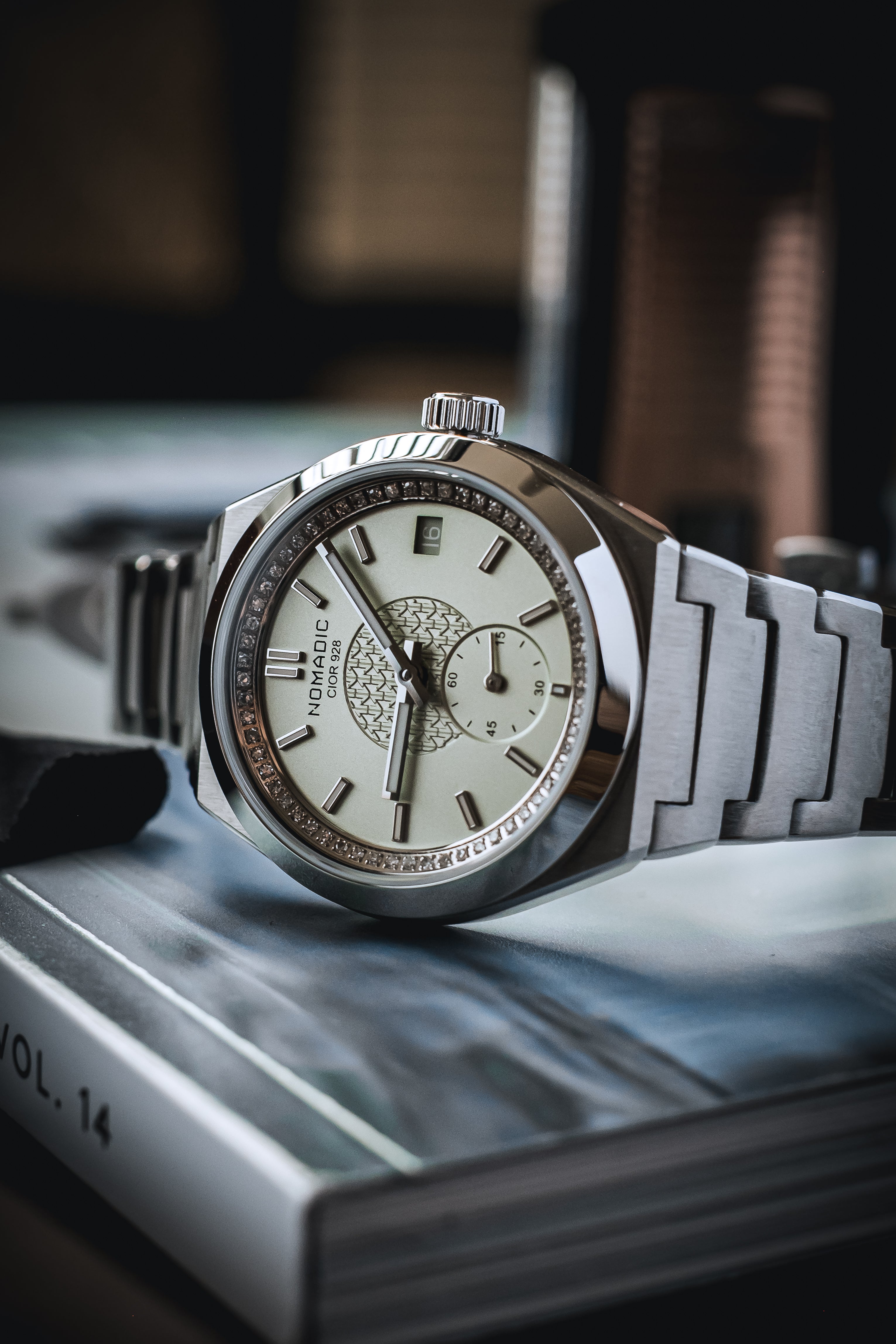 Cíor 928 - Mint Green with diamonds - Luxury Sports Watch (36mm)