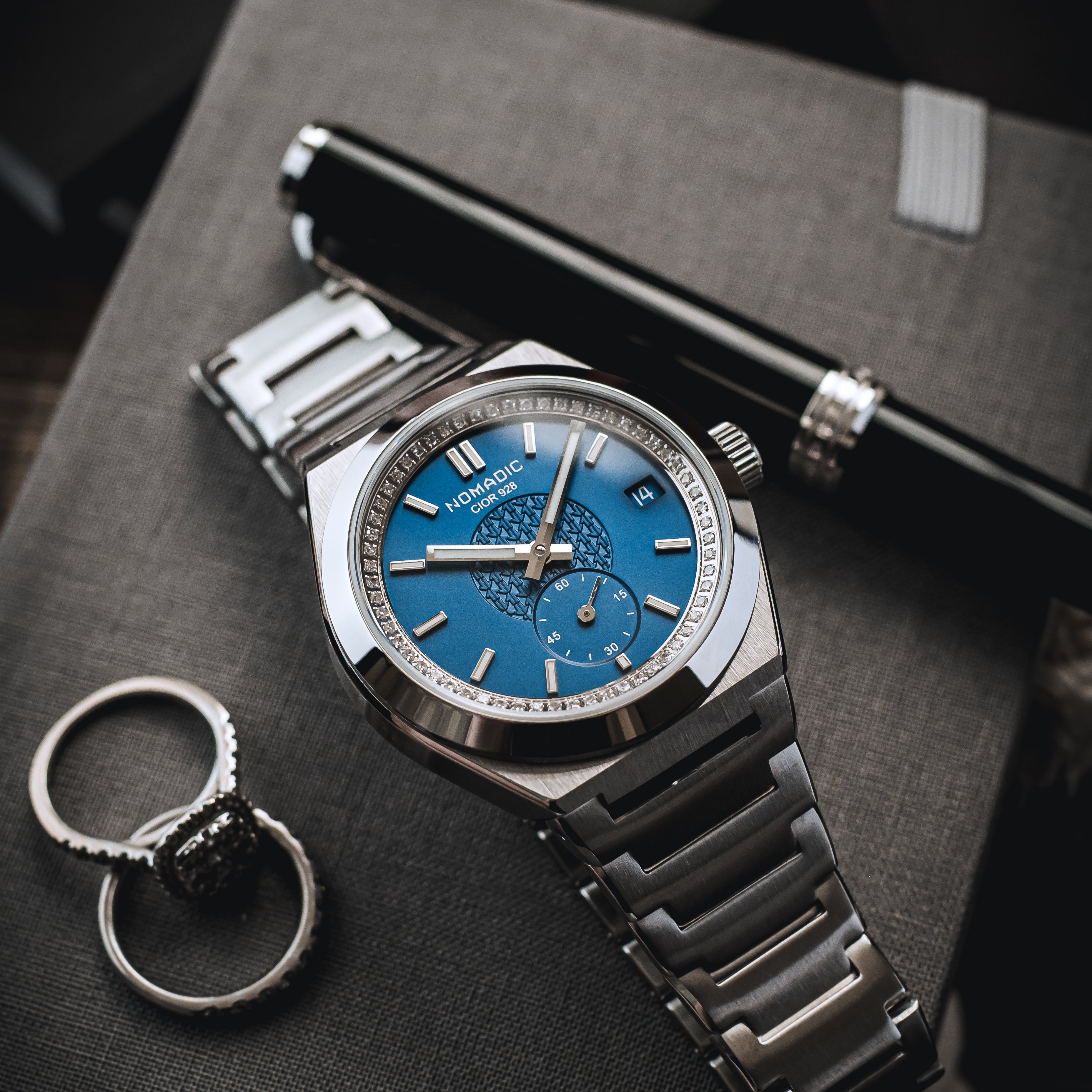 Cíor 928 - Ocean Blue with diamonds - Luxury Sports Watch (36mm)