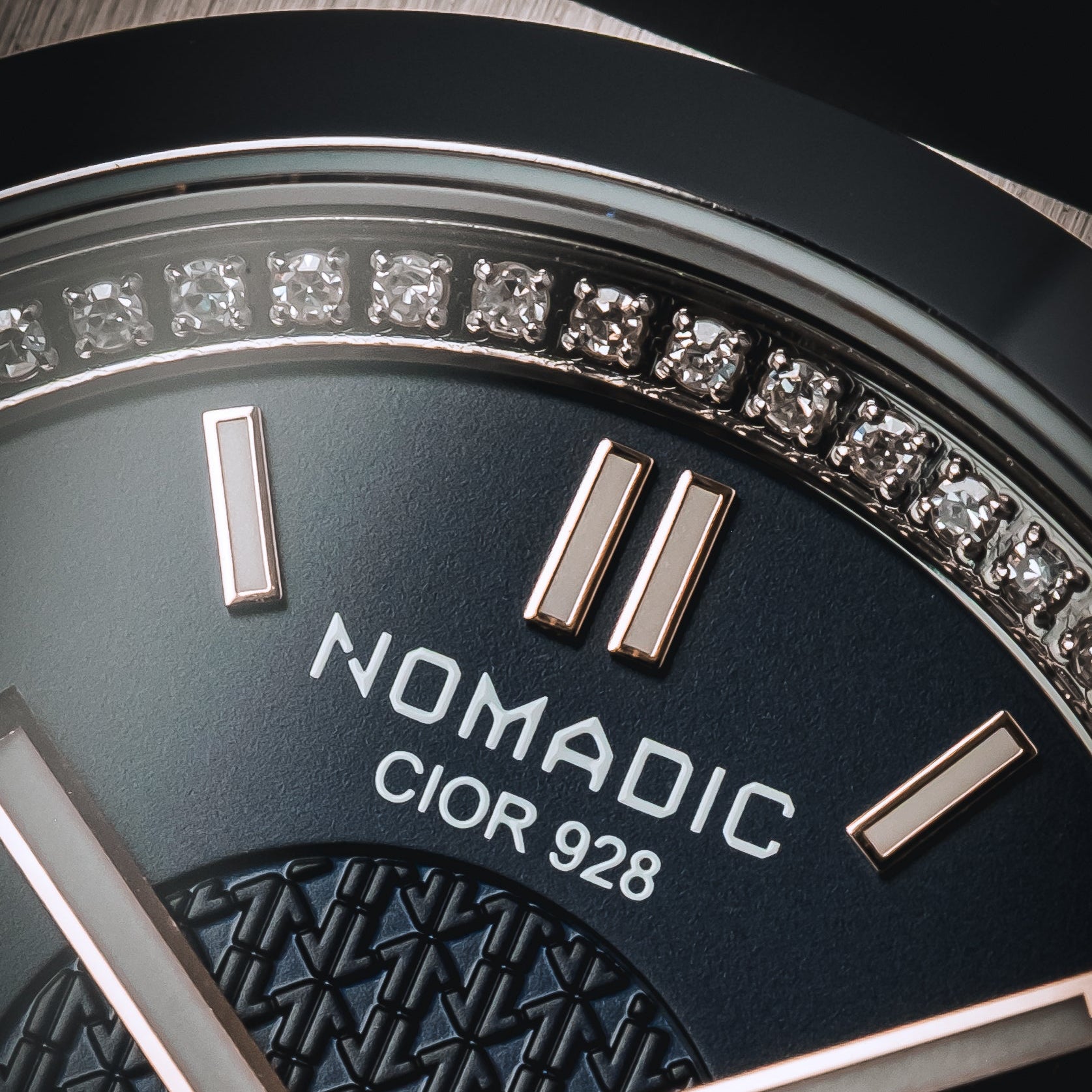 Cíor 928 - Navy and Gold with diamonds - Luxury Sports Watch (36mm)