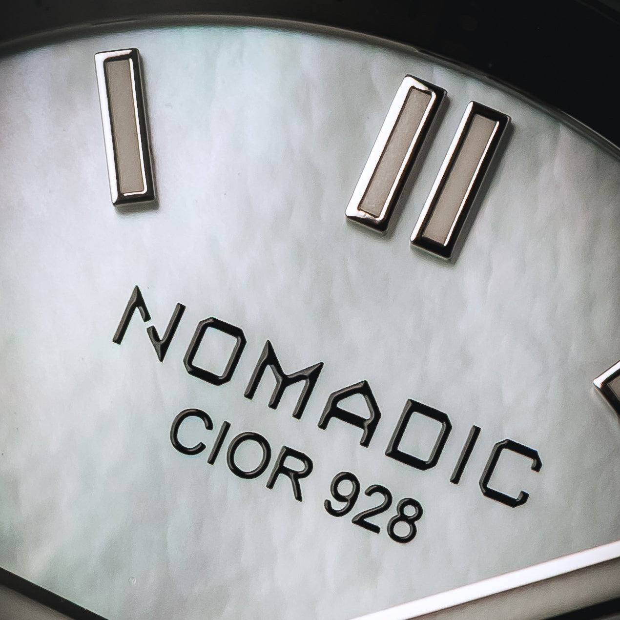 Cíor 928  - Mother of Pearl - Luxury Sports Watch (36mm)