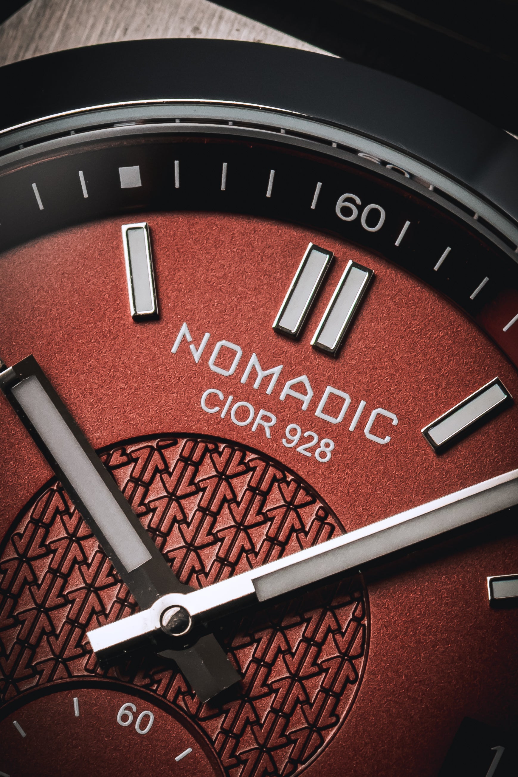 Cíor 928 - Crimson Dawn - Luxury Sports Watch (36mm)