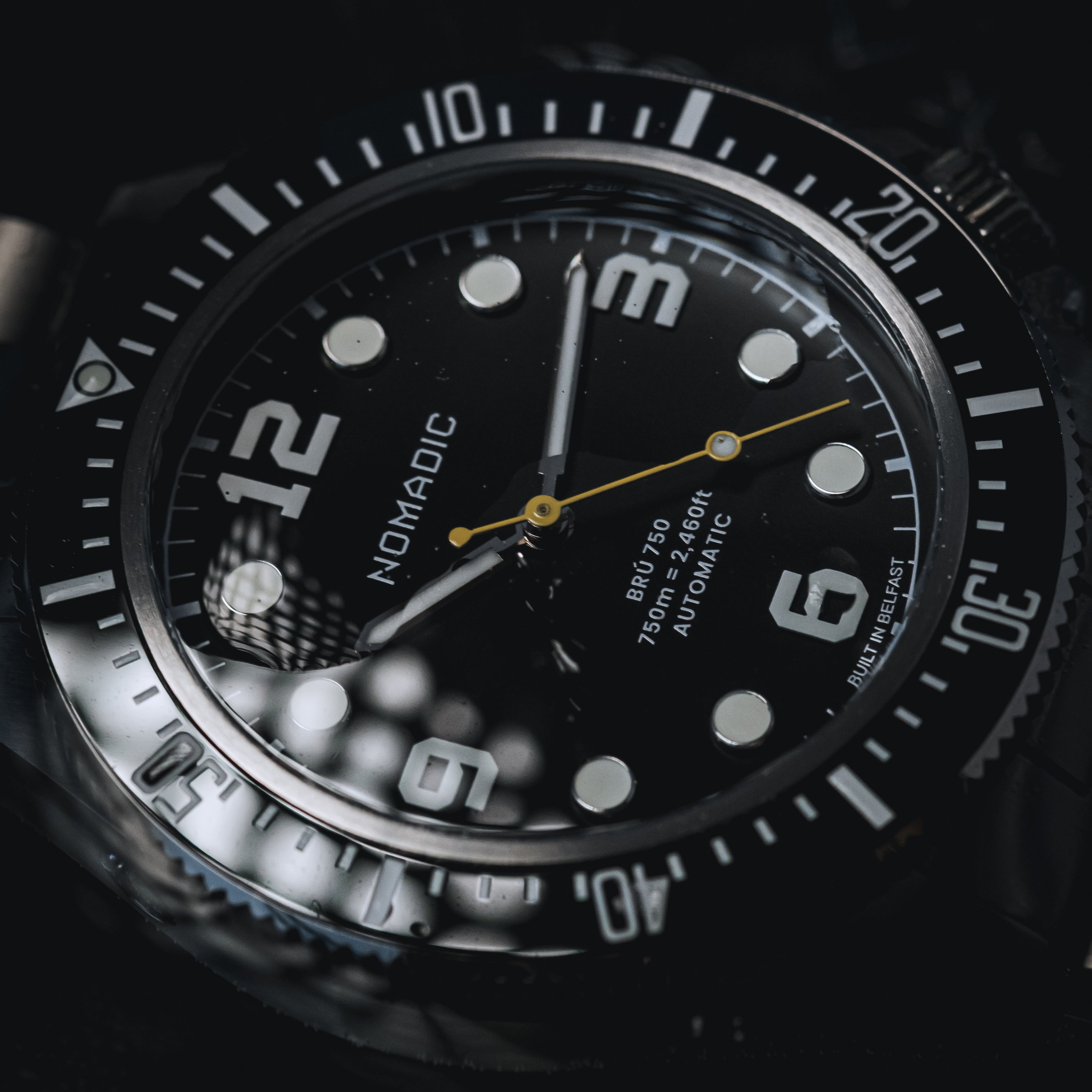 Brú 750 - 42mm Ti5 Deep Dive - Pitch Black