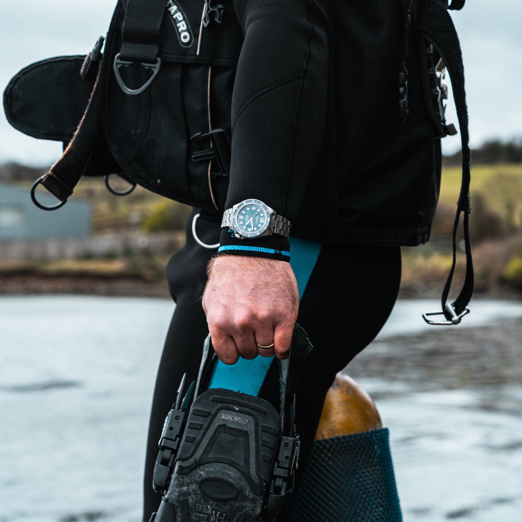 Brú 750 - 42mm Ti5 Deep Dive - Emerald Abyss