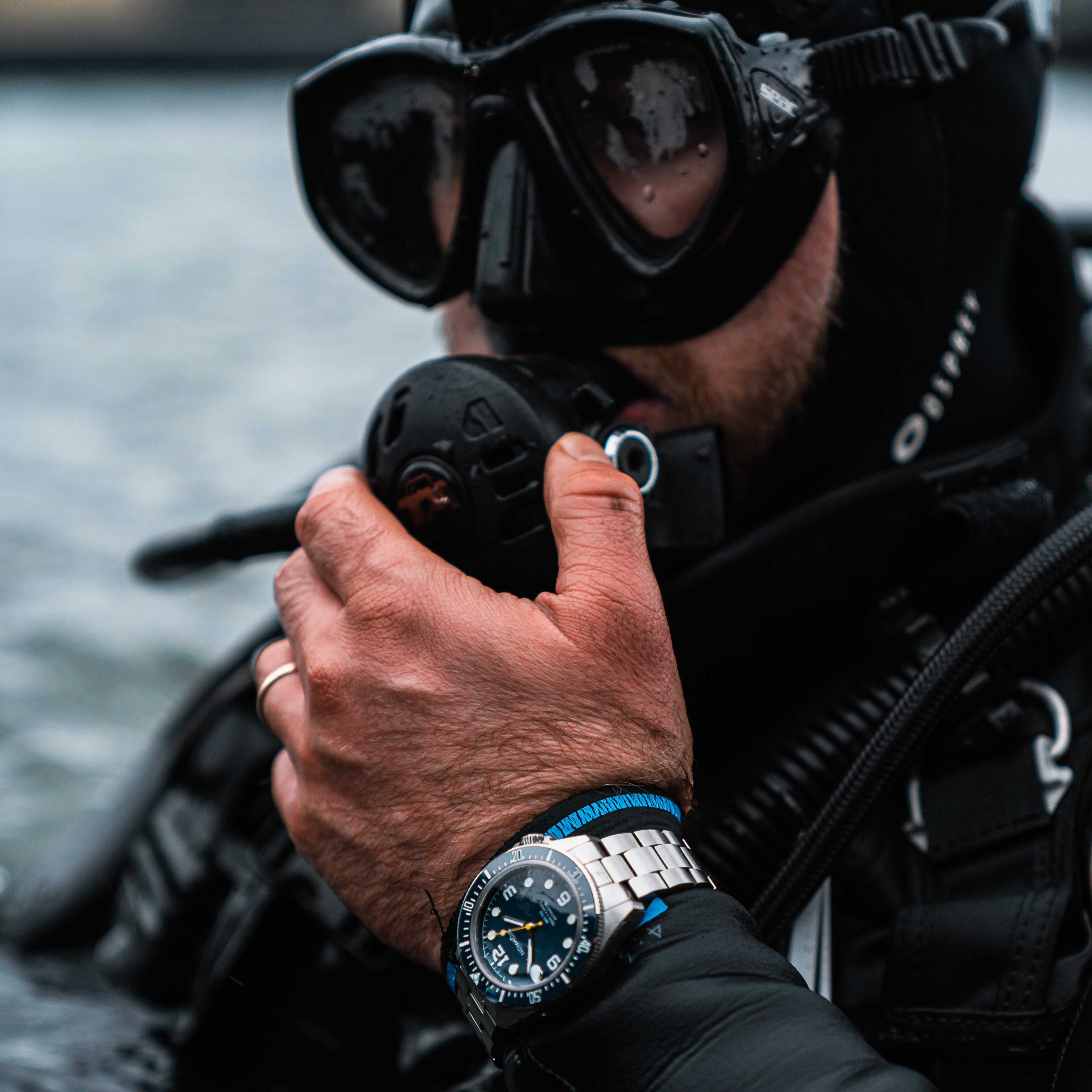 Brú 750 - 42mm Ti5 Deep Dive - Deep Ocean Blue