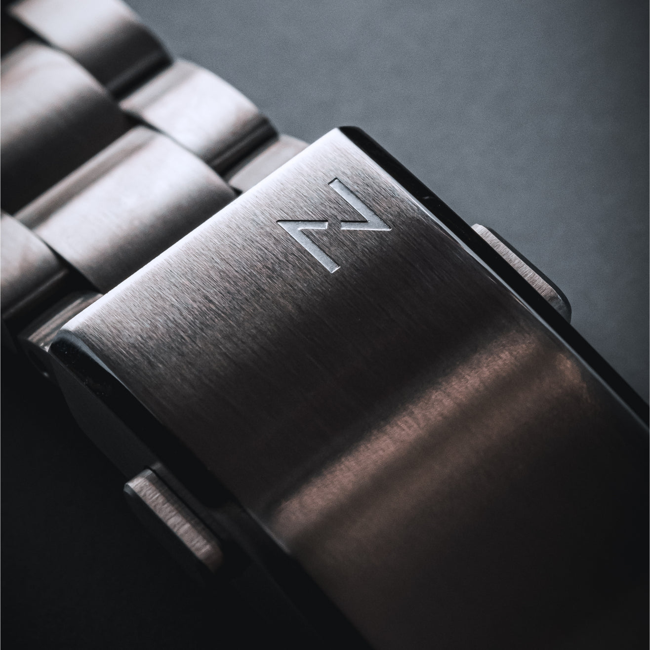 Crimson Dawn - Maraí 401 - Dive Watch