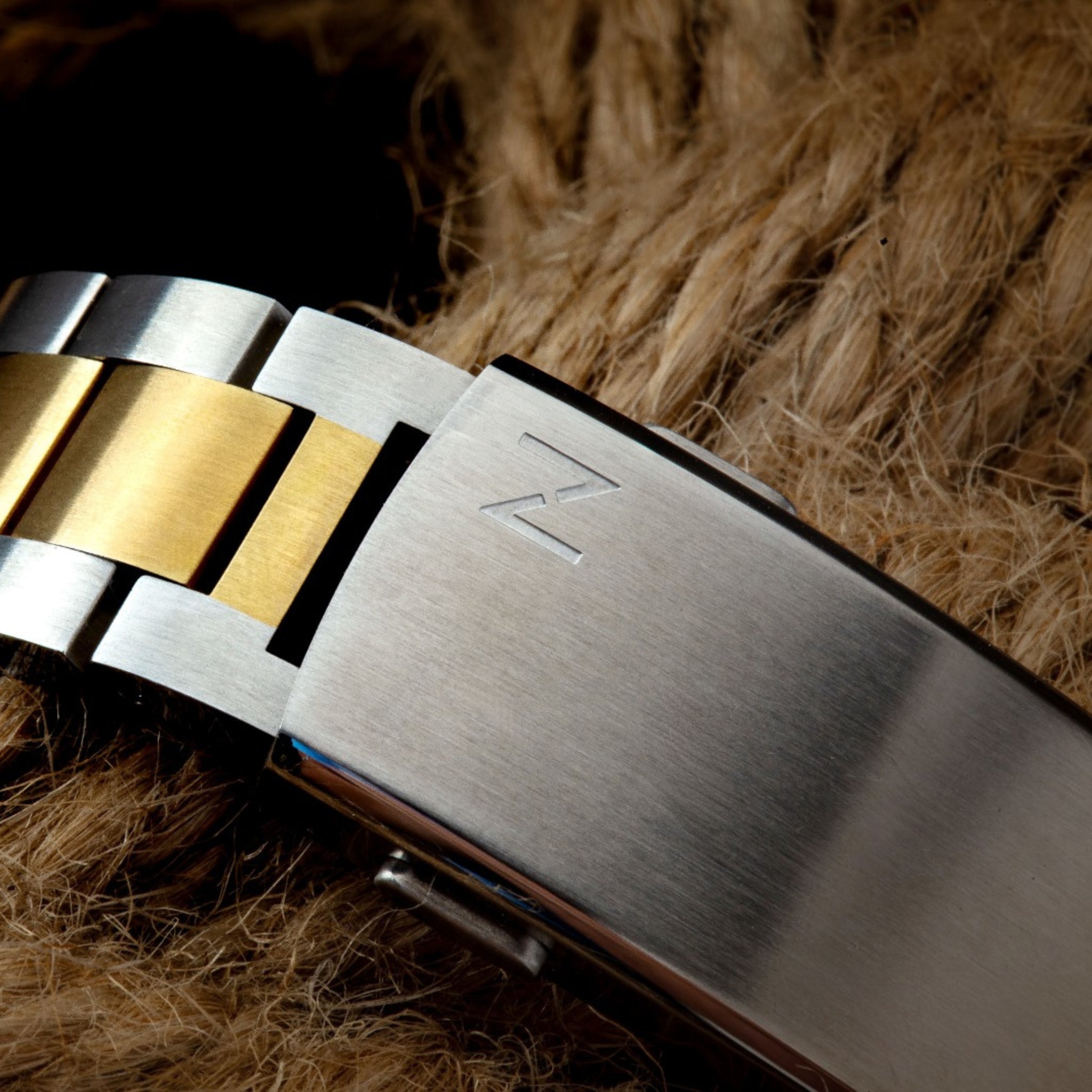 Classic Black and Gold - Maraí 401 Prestige - 18K Gold Dive Watch