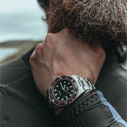 Crimson Dawn - Maraí 401 - Dive Watch