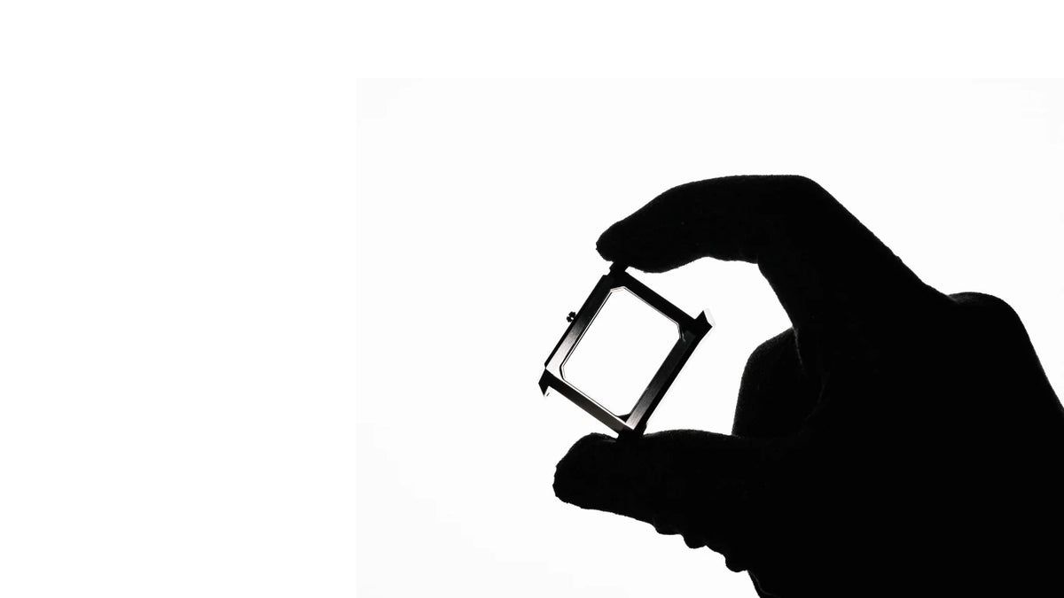 Black-gloved hand holding the Dána 141 watch case