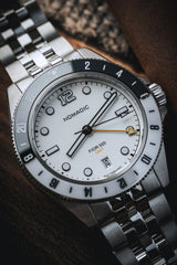 Fíor 555 - GMT Watch (41mm) - Navigator White