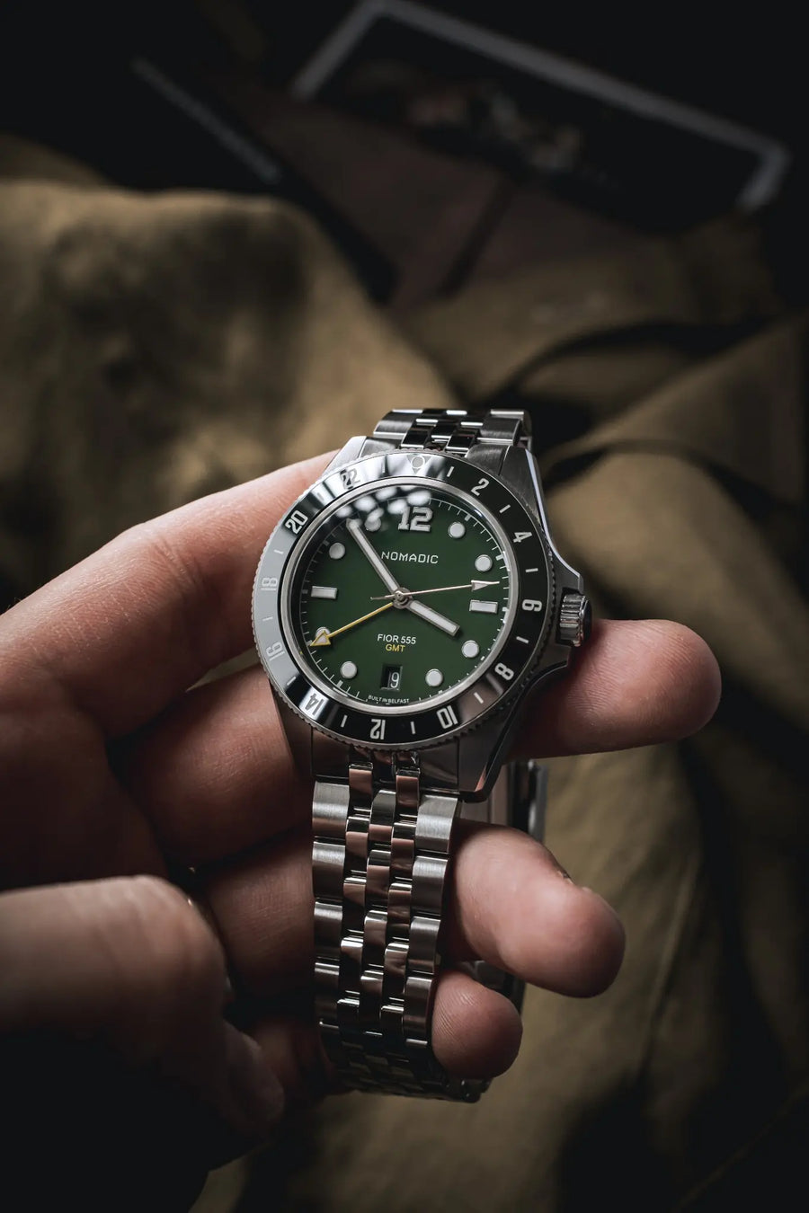 Fíor 555 - GMT Watch (41mm) - Emerald Abyss