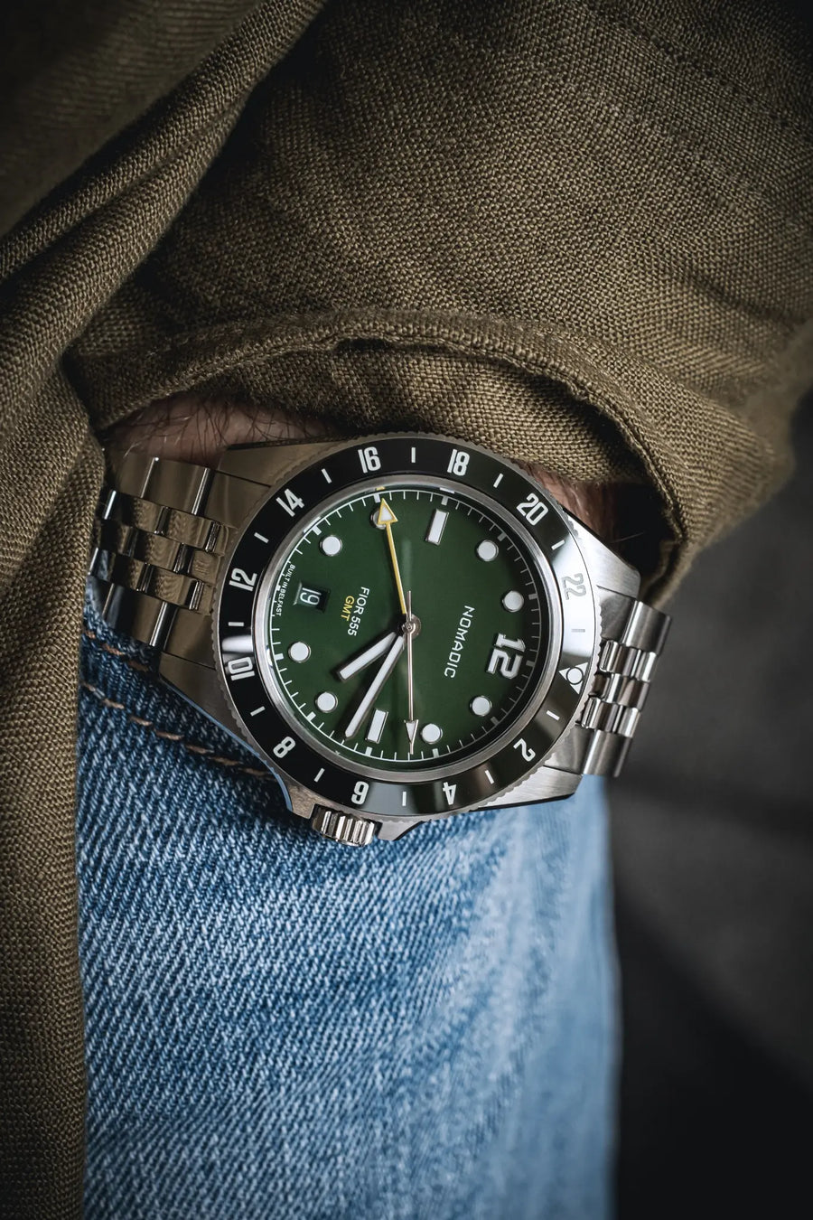 Fíor 555 - GMT Watch (41mm) - Emerald Abyss