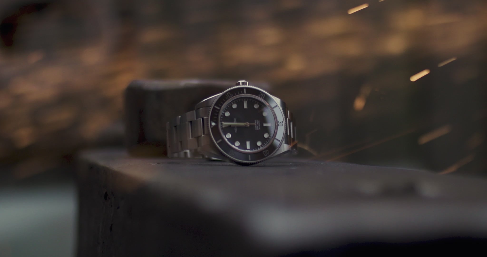 Emerald Abyss - Maraí 401 Prestige - 18K Gold Dive Watch – Nomadic